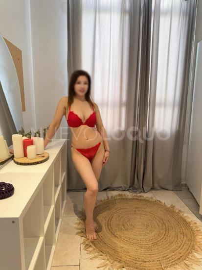  Chica oriental en centro de la Barcelona