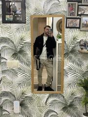 Chico español joven se ofrece a aprender