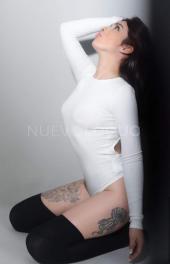 ESPAÑOLA CARIÑOSA COMPLACIENTE