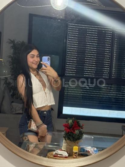  Latina sexy y complaciente en la zona