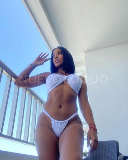  Jovencita cariñosa besucona