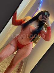 Morena alta delgada en Mataró