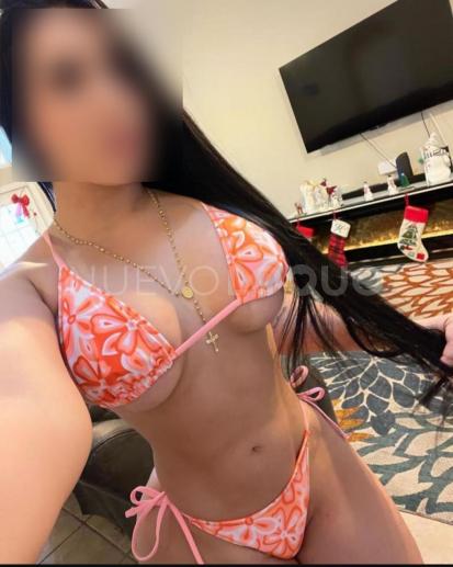  Hola latina alegre de regreso
