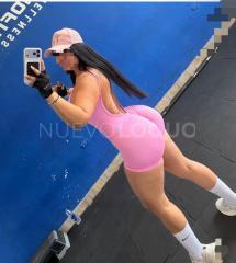 Complaciente y cariñosa
