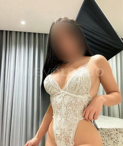  Joveneta catalana sensual DE PAS PER VIC