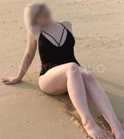  UNA CHICA COMPLACIENTE