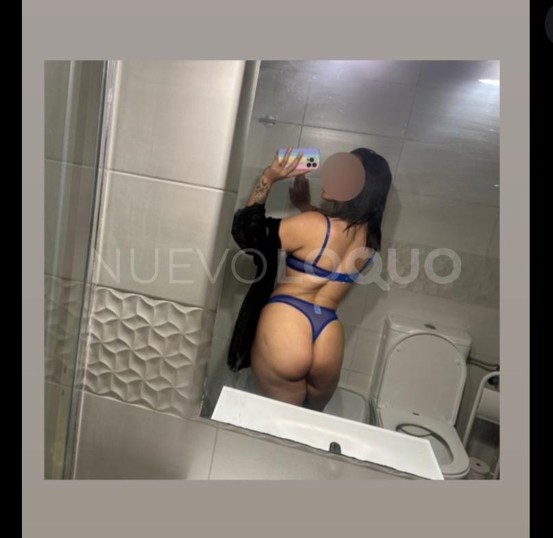  Latina complaciente