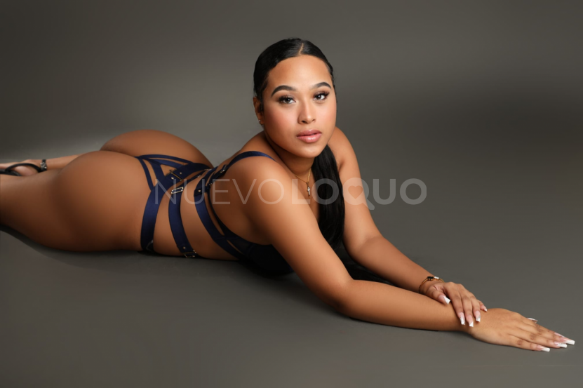  BELLA JOVENCITA CARIÑOSA Y MUY DISPUESTA