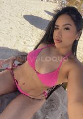 Morena con ricas curvas