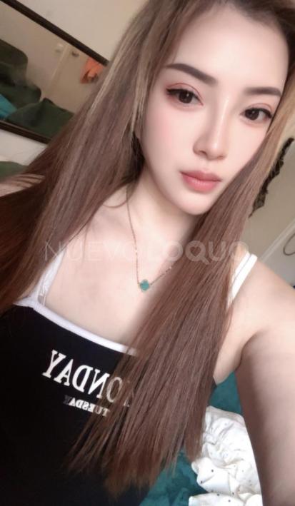  Chica asiática y guapa