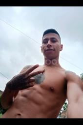 Chico joven latino nuevo en sevilla