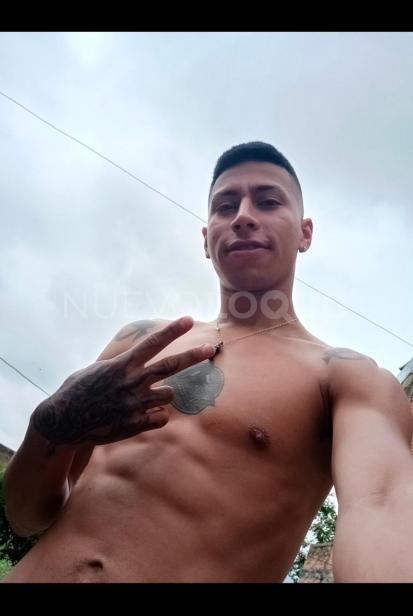  Chico joven latino nuevo en sevilla