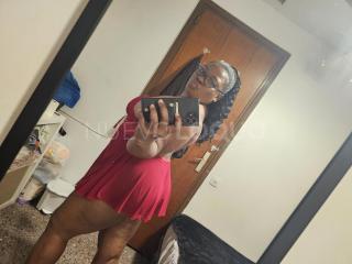 Latina curvy disponible