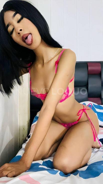  tierna y juguetona