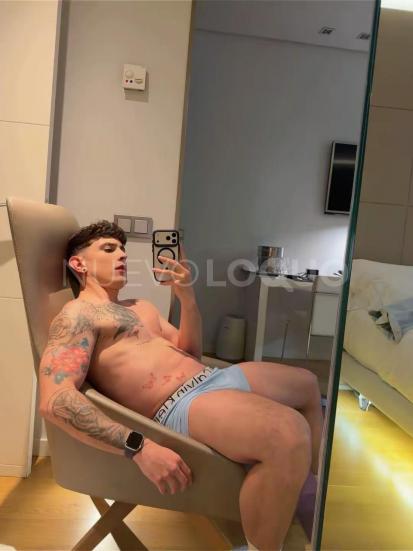  Delicioso chico latino
