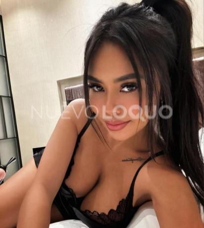  Joven latina exhuberante cariñosa real