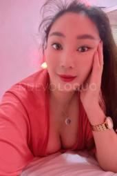 ELEGANTE CHICA ORIENTAL EN GIRONA
