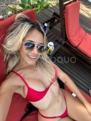 Rubia colombiana ejecutiva y sensual.