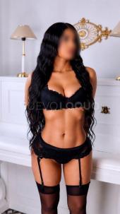 Colombiana, pelinegra piel canela