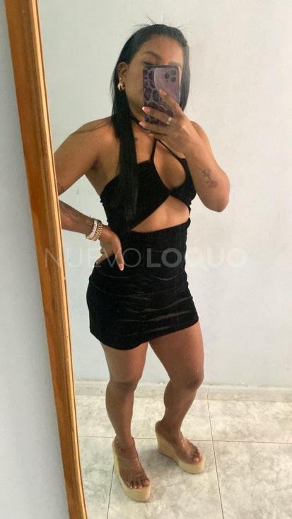  ESBELTA LATINA CON CUERPO DE GYM