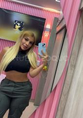 preciosa colombiana rubia delgada.