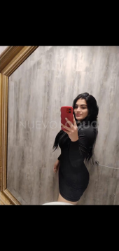 Novedad complaciente latina real rica