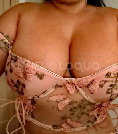  Mujer latina ardiente juguetona complaci