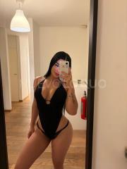 Morena hermosa, con muchas ganas.  hrs