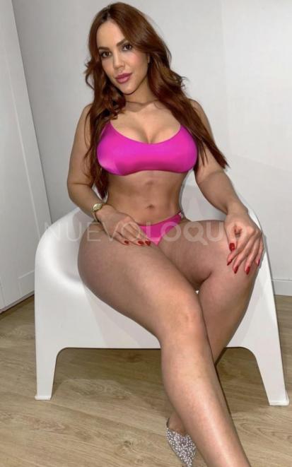  Bella y atenta brasileña muy bonita