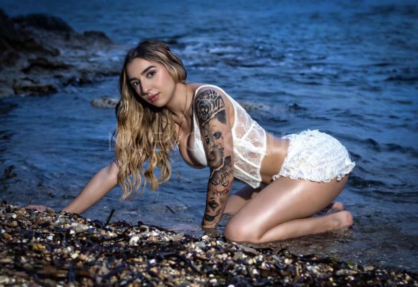  Española rubia muy bonita