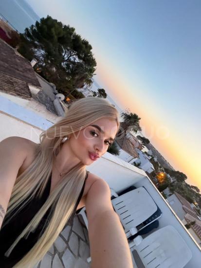  Divina y encantadora mujer