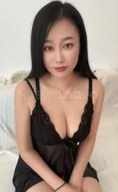 Preciosa asiática escort en palma
