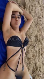 COLOMBIANA EN PLAYA DE ARO