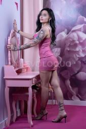 Chica Morena Tatuada Cariñosa