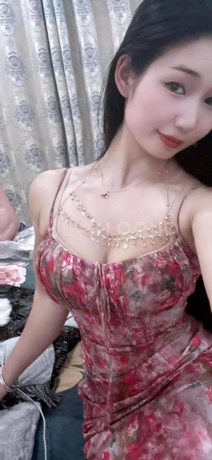  Chica oriental dulce y cariñosa