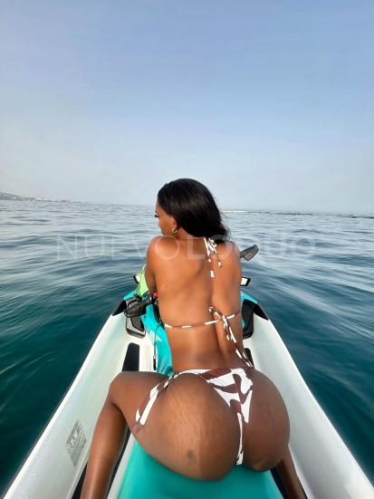  UNA CHICA FOGOSA Y AMOROSA.