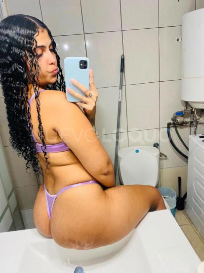  Jovencita sensual y cariñosa