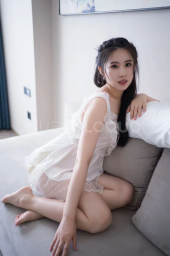 Bonita y dulce chica oriental