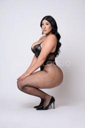 UNA CHICA COMPLACIENTE
