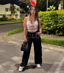 VENEZOLANA DIVERTIDA Y COMPLACIENTE