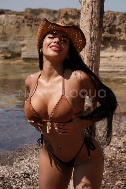  Hermosa Morena GUAPISIMA