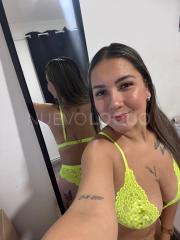 Juguetona Latina
