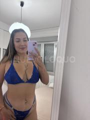 Juguetona Latina