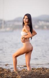 delgada y extrovertida escort