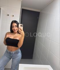 ACALORADA Y DISCRETA