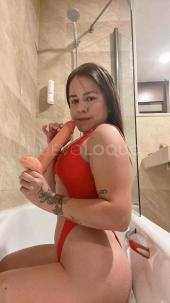 Una hermosa chica en salou
