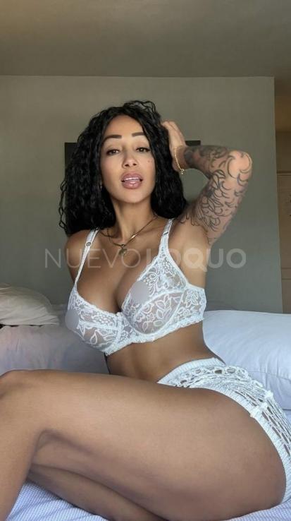  Tu Diosa caliente complaciendo fantasías