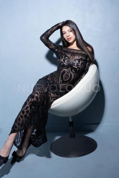  Latina sensual complaciente