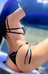 joven voluptuosa morena