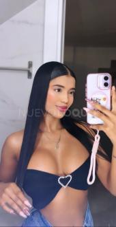 Una morena que roba miradas
